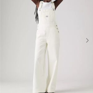 ❗️SOLD❗️NWT Levi’s White Denim XL Overalls